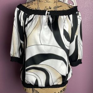 Beautiful whitehouse black market blouse size S.